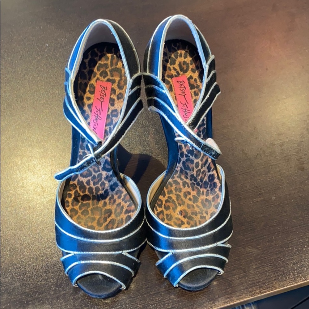 Betsey Johnson beautiful heels!